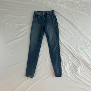 American eagle skinny jeans in medium wash